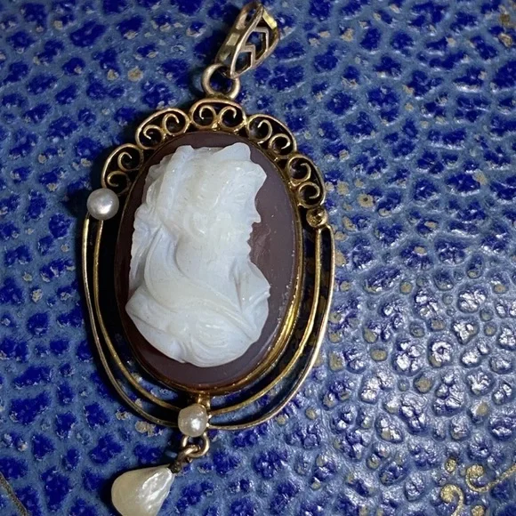 Antique 10k gold Cameo Pearl Lavalier Pendant